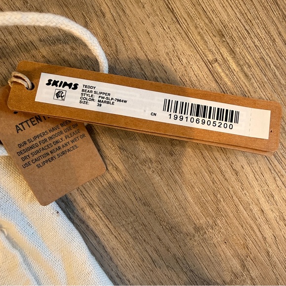 Skims BRAND NEW White Marble Teddy Bear Slippers 8.5 - Picture 8 of 8